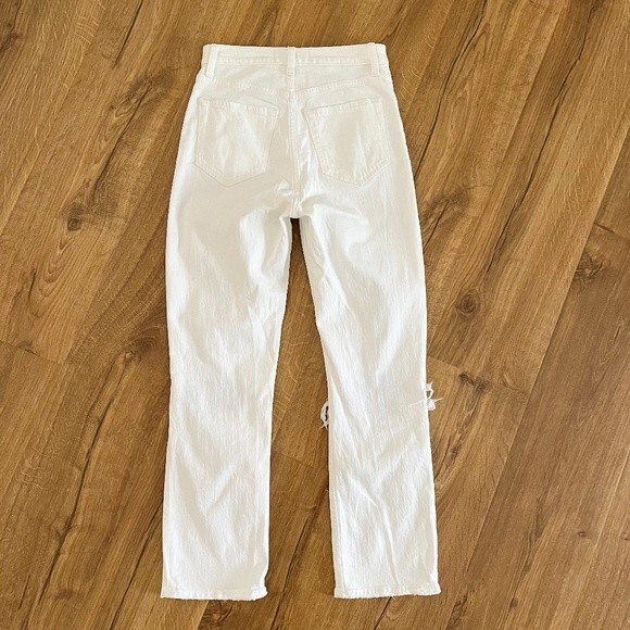 Abercrombie & Fitch Ultra High Rise Ankle Straight Jean in Ripped White | 25 - Picture 3 of 6